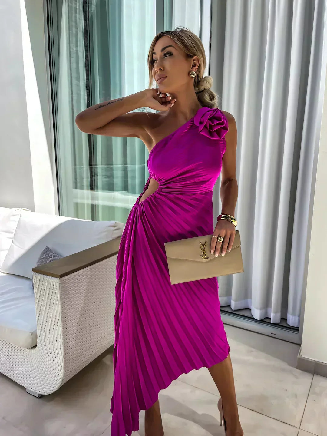 Pleated Women's Shoulder Dress - Elegant Design for Casual or Formal Wear