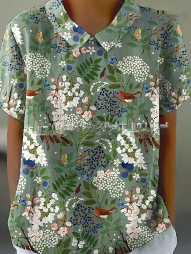 Vintage Floral Pattern Women's Blouse in Lightweight Fabric for Casual Wear and Everyday Style