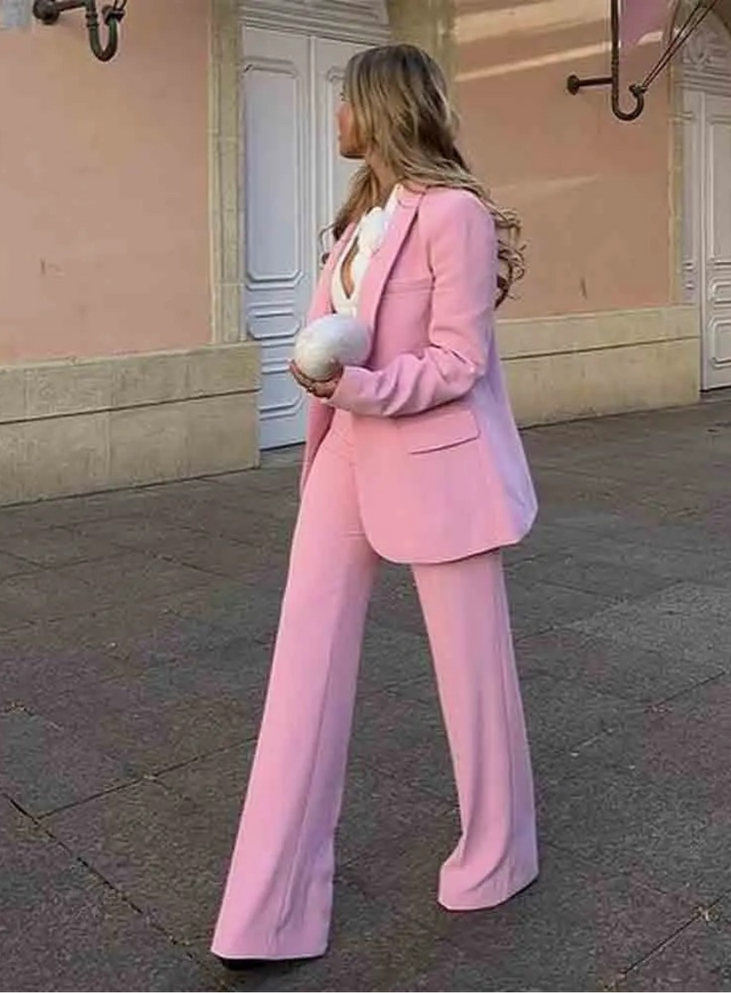 Women's Tailored Blazer and Trousers Set - Professional Office Attire in Lightweight Fabric for Business Meetings and Events